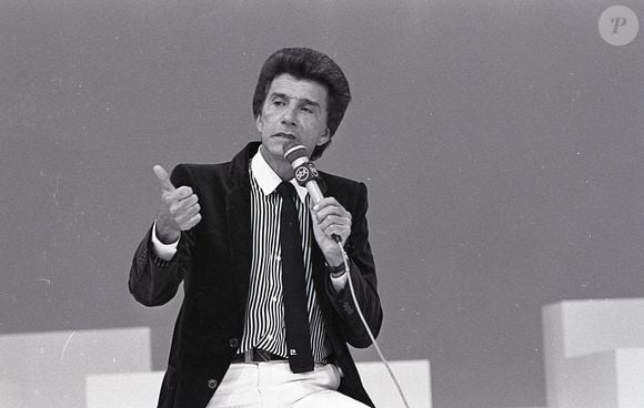 Josué da novela 'Terra Nostra', Juan Alba recebeu convite de Wilton Franco, diretor de TV, para apresentar o 'Brasil Verdade', da Band, no final dos anos 1990