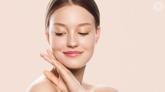 Rosácea: de acordo com a dermatologista, a exposição ao sol, estresse, bebidas quentes e alimentos picantes podem aumentar a intensidade dos sintomas.