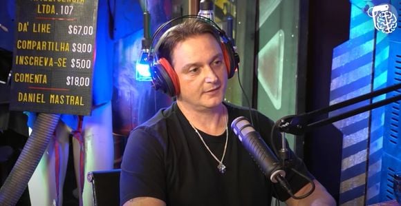 Durante o podcast, Olajumoke comentou a morte do teólogo e escritor Daniel Mastral. Em agosto de 2024, o ex-satanista foi encontrado morto em uma estrada em Barueri (SP). A Polícia Civil de São Paulo (PCSP) sustenta a tese de que ele teria tirado a própria vida. Entretanto, a pastora contesta essa versão.