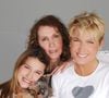 'Quando eu vi minha mãe segurando a Sasha na saída da maternidade, eu pensei: 'um dia serei eu segurando o meu neto'...', declarou Xuxa Meneghel ao relembrar a emoção de ver a filha ainda bebê saindo da maternidade nos braços da avó