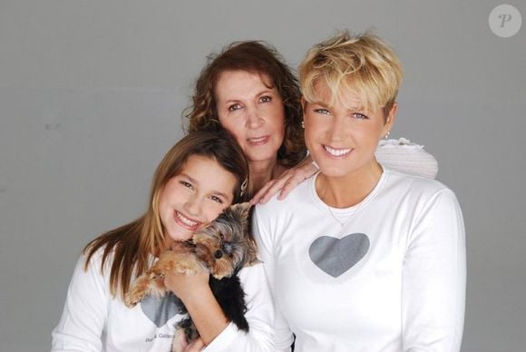 'Quando eu vi minha mãe segurando a Sasha na saída da maternidade, eu pensei: 'um dia serei eu segurando o meu neto'...', declarou Xuxa Meneghel ao relembrar a emoção de ver a filha ainda bebê saindo da maternidade nos braços da avó