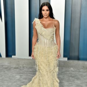 2020: Kim Kardashian, além da estética, se rendeu à tecnologia para estar sempre bonita