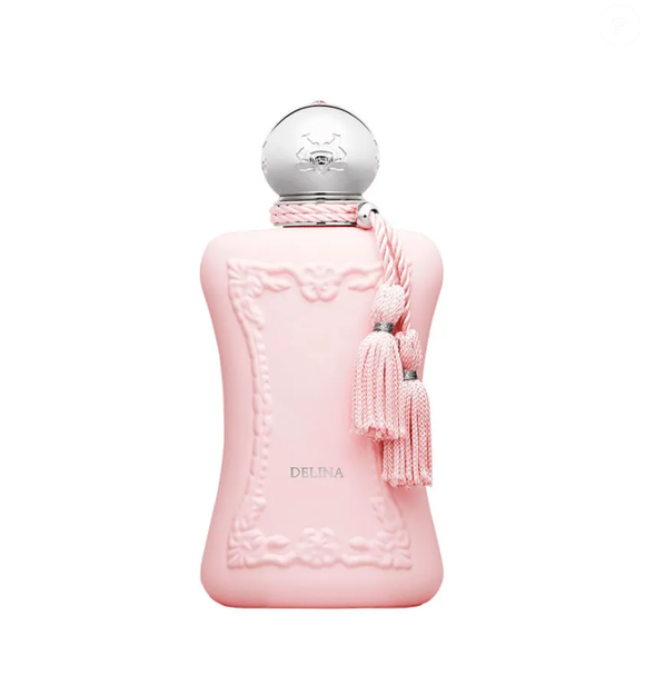 O perfume Delina é um dos mais famosos da perfumaria internacional: suas notas olfativas são de rosa elegante e opulenta, além das frutas suculentas, fechando com notas mais amadeiradas