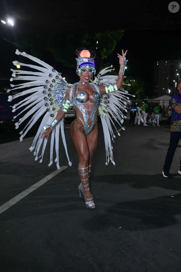 Carnaval 2025 com LED: fantasia de Tati Minerato, na Mocidade Independente, também tinha luzes