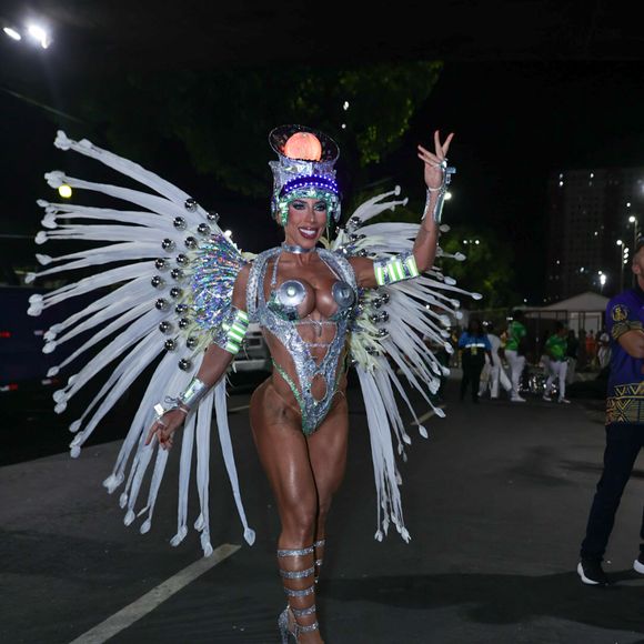 Carnaval 2025 com LED: fantasia de Tati Minerato, na Mocidade Independente, também tinha luzes