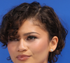 Cabelo Zendaya: o bob shaggy conquista espaço entre as principais tendências de cabelo de 2026 ao unir camadas estratégicas, volume e movimento. O resultado é um visual despojado que valoriza diferentes tipos de fios