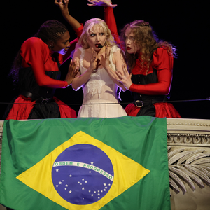 1 ano do show de Lady Gaga em Copacabana: cantora deu 'piti' com foto de painel no Rio de Janeiro, revela funcionário da prefeitura