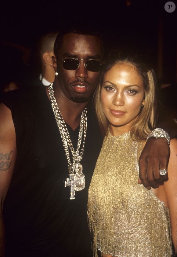 Jennifer Lopez namorou P. Diddy de 1999 a 2001, e com a prisão do rapper o antigo casal voltou a ser lembrado na web