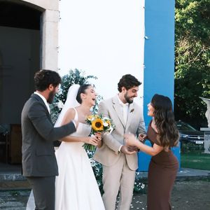 Natália Vivacqua e Eike Duarte escolheram Larissa Manoela e André Luiz Frambach como padrinhos do seu casamento