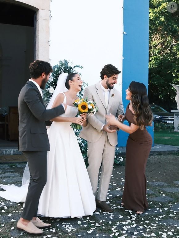 Natália Vivacqua e Eike Duarte escolheram Larissa Manoela e André Luiz Frambach como padrinhos do seu casamento