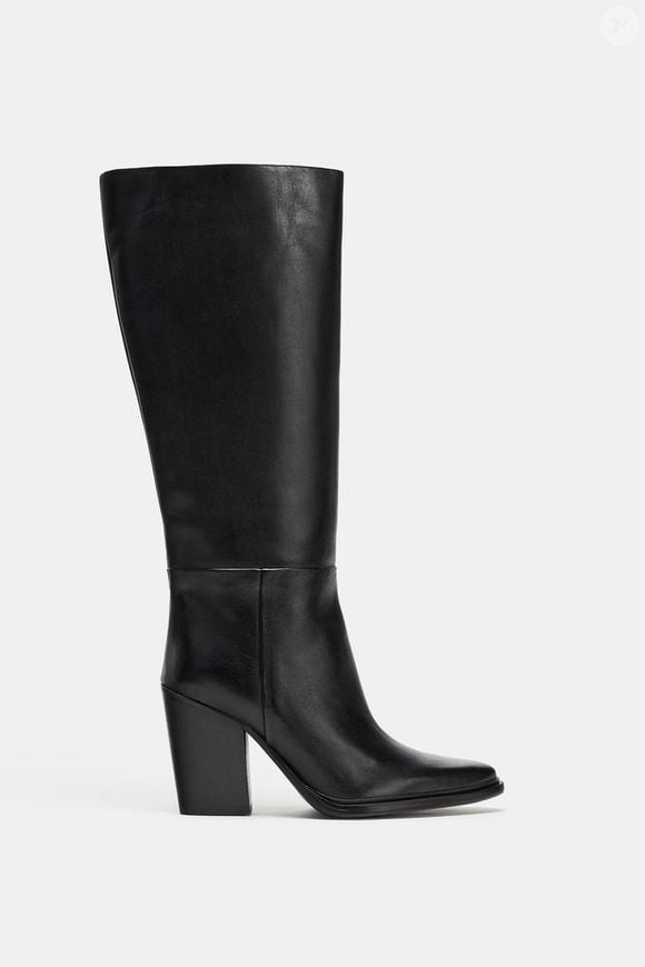 Cano alto, bico fino e salto bloco: a bota cowboy preta da Zara é a combinação perfeita para os vestidos que prometem dominar a estação