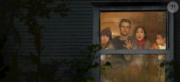 A família Delgado passa anos confinada em ‘A Última Casa’, mas finalmente encontra uma saída. Entenda o significado do final do filme da Netflix
