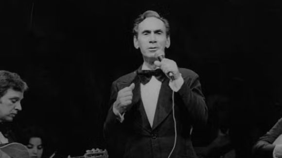 3 mil músicas gravadas, 600 discos lançados, campeão de boxe e mais: 12 incríveis curiosidades de gago cantor, ícone da MPB