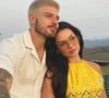 Juliette e Kaique Cerveny oficializaram a união em uma cerimônia intimista realizada no dia 30 de setembro, no Lajedo de Pai Mateus, em Cabaceiras, no Cariri paraibano. De acordo com informações publicadas pela Vogue nesta terça-feira (27), a celebração reuniu apenas os pais e irmãos dos noivos e foi marcada por referências às origens nordestinas da cantora
