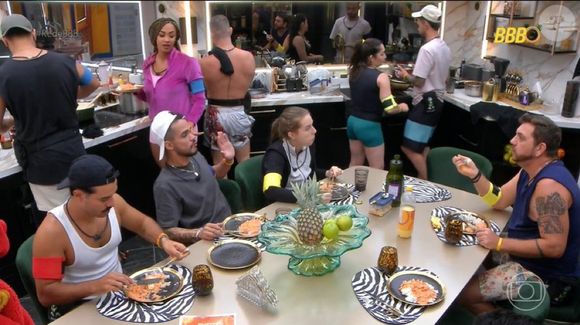 Estrogonofe causou primeiro conflito no 'BBB 25'; João Pedro se sentiu perseguido por Aline