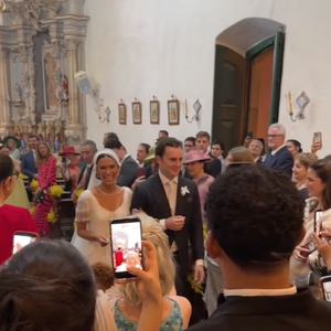 Para compor a produção, Theresa Fonseca usou um véu de seda e sapatos Givenchy desenvolvidos exclusivamente para o casamento