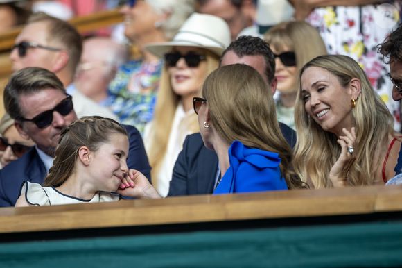 Kate Middleton e a Princesa Charlotte surpreenderam com um momento de estilo e beleza fora do tradicional protocolo real durante a final de Wimbledon, nesta semana
