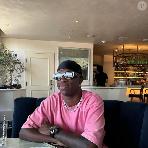 Internautas apontam Vini Jr. como principal 'suspeito' a ter dado buquê romântico para Virgínia