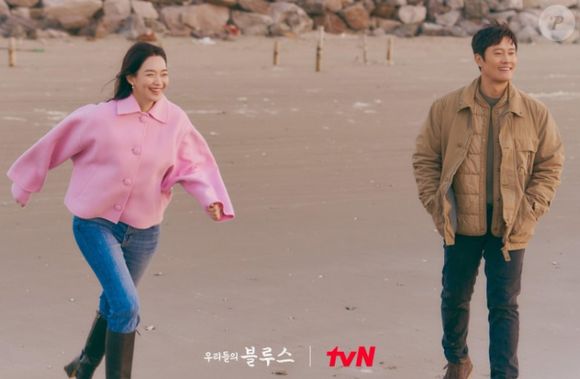 'Amor e Outros Dramas': várias histórias se entrelaçam ao longo dos, incluindo a de um casal que se separou anos atrás e nunca mais se falou