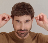 Reynaldo Gianecchini surgiu com o cabelo castanho e bigode e barba baixinhos, 'quebrando' a internet