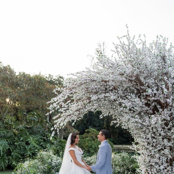 Isis Valverde e Marcus Buaiz realizaram uma cerimônia luxuosa e repleta de celebridades