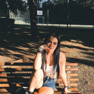 Depois da febre do boné, Viih Tube continuou usando short e camisetas/croppeds com frequência