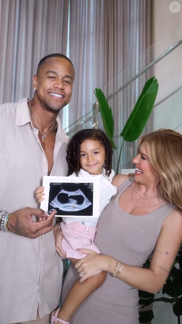Emoção em dobro na família de Léo Santana e Lore Improta! O casal revelou o rosto do filho Levi e contou que o bebê nasceu praticamente no mesmo horário da irmã mais velha, Liz, reforçando a ligação especial entre os irmãos.