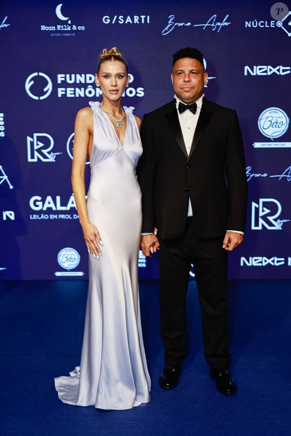 Ronaldo Fenômeno e a mulher, Celina Locks, estão juntos desde 2015