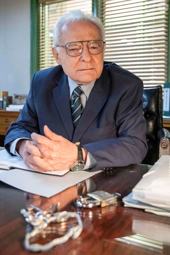Othon Bastos diz desconhecer o segredo da vitalidade: 'Me sinto feliz quando entro em cena e olho para a plateia'