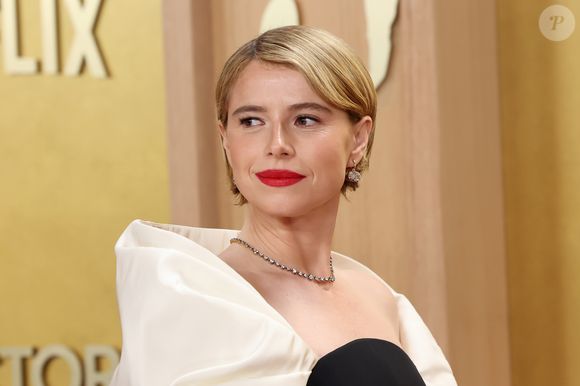 Jessie Buckley prefere não informar o sobrenome do marido por conta da profissão que exerce. Neste ano, uma reportagem da revista Vogue britânica confirmou a informação