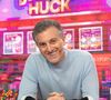 'Já é milionário': com fortuna estimada em 1 bilhão, Luciano Huck narra comercial de casa de aposta na estreia de 'Vale Tudo' e revolta web
