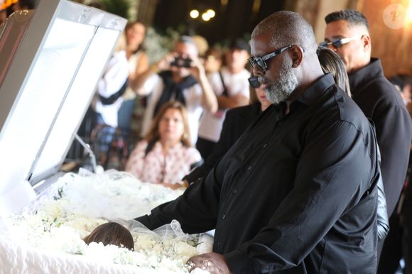 Velório de Preta Gil: Péricles se despediu da cantora no Theatro Municipal, no Rio de Janeiro