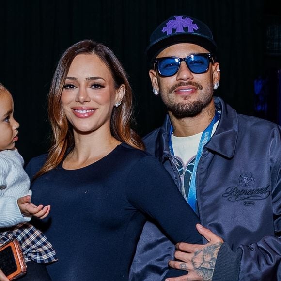 Papai ostentação! Grávida da 3ª filha, Bruna Biancardi usa all black para circo com Neymar e as filhas, Mel e Mavie, mas é o look de R$ 345 mil do jogador que rouba a cena
