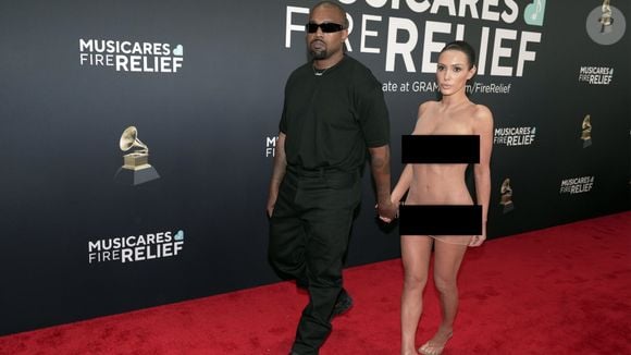 O início do bafafá e da polêmica com Bianca Censori começou no red carpet do Grammy 2025.