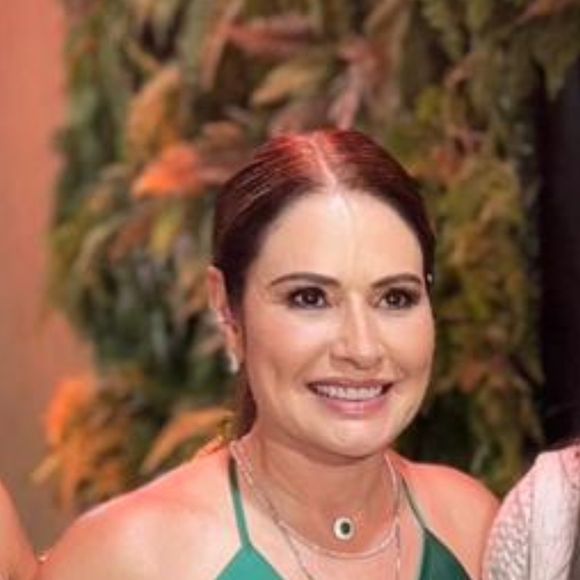 Contrato PJ da Globo com famosa jornalista, hoje fora da emissora, levanta suspeita de estratégia para dissimular relação de emprego, alega órgão do MP - na foto ilustrativa, jornalista participa de evento ao lado das dras. Fernanda Tofoli