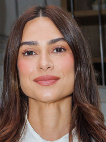 Os melhores séruns com vitamina C para uma pele luminosa, sem manchas e revitalizada aos 40 anos