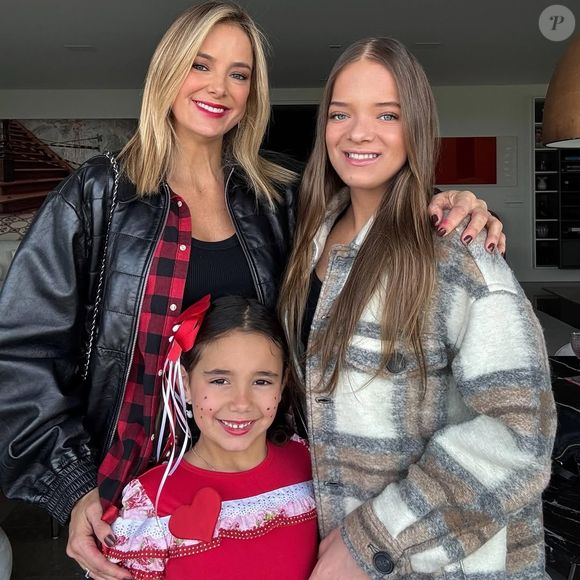 Em uma foto publicada no Instagram, Tici Pinheiro apareceu acompanhada de Rafa e Manu, todas belíssimas