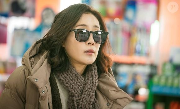 Em 'Irei Quando o Tempo Estiver Bom', Mok Hae-won é uma mulher exausta da capital que retorna à sua cidade natal