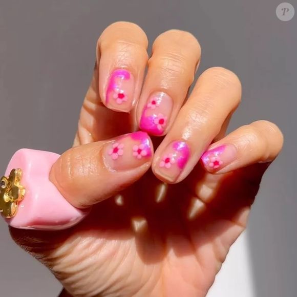 Art nail florido é um clássico atemporal que nunca sai de moda