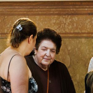Irmã e viúva de Gerson Brenner compareceram à missa de sétimo dia do ator neste sábado, dia 28 de março