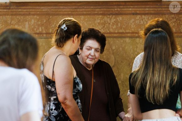 Irmã e viúva de Gerson Brenner compareceram à missa de sétimo dia do ator neste sábado, dia 28 de março