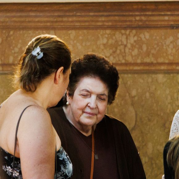 Irmã e viúva de Gerson Brenner compareceram à missa de sétimo dia do ator neste sábado, dia 28 de março