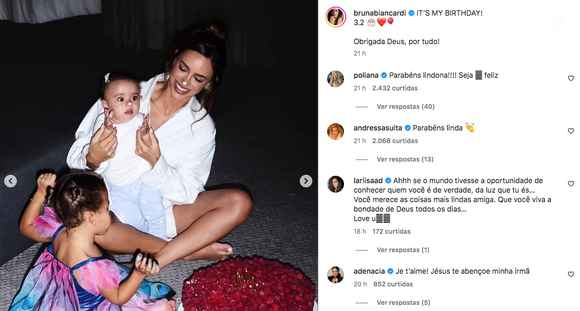 Bruna Biancardi posou sem Neymar e só com as filhas em um ensaio de fotos que fez para comemorar o aniversário