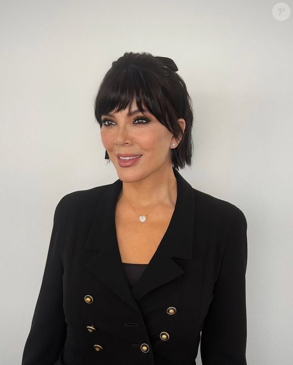 Kris Jenner fez o procedimento com o Dr. Steven M. Levine, conhecido como o ‘mestre do lifting facial’. O cirurgião costuma cobrar por volta de 45 mil dólares