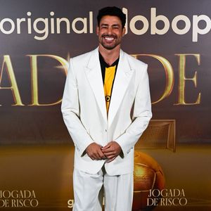 Aos 46 anos, Cauã Reymond foi considerado o homem com o sorriso mais bonito do Brasil