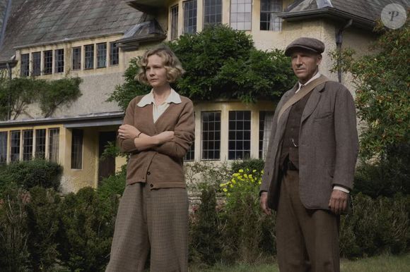 'A Escavação' acompanha Edith Pretty, uma viúva rica que decide investigar antigos túmulos em sua propriedade