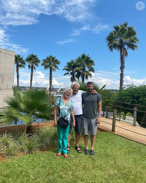 Advogado de Robinho em 2024 era Pedro Júnior Rosalino, sequestrado quando criança em 1986 logo após o nascimento - na foto, com os pais biológicos