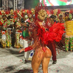 A permanência de Virgínia Fonseca na Grande Rio segue dando o que falar! Após críticas ao samba no pé e à sua conexão com o Carnaval, a influenciadora foi renovada pela escola de Duque de Caxias para mais um ano como Rainha de Bateria