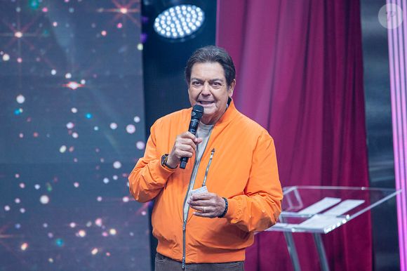 Fausto Silva tem atuado como espécie de consultor para a amigos da TV, enviando mensagens positivas e dando dicas sobre programas