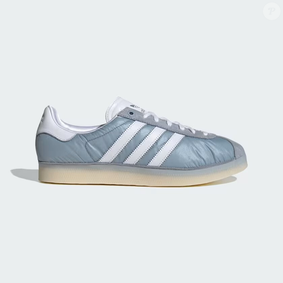 Quando achávamos que a Adidas não conseguiria mais reinventar seus tênis campeões de vendas, eles estão de volta, e repetem: na cor espuma e com efeito acolchoado